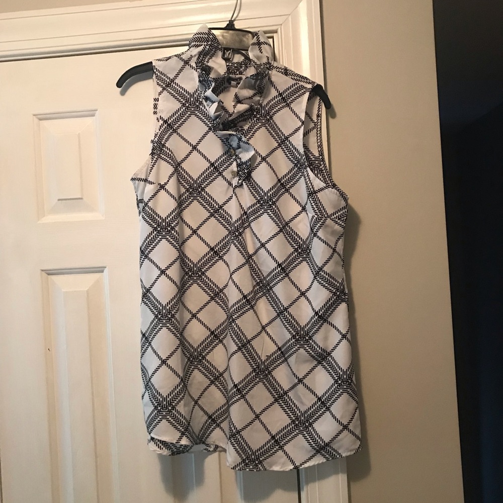 NWOT Mud Pie Ruffled blouse Large